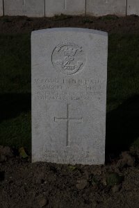 Lijssenthoek Military Cemetery - Le Peton, Desmond A